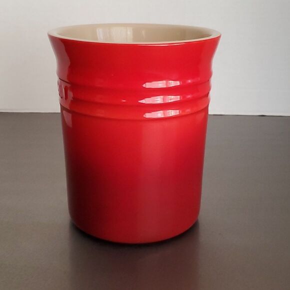 Le Creuset Stoneware Straight Cherry Red Ombre Finish Utensil Crock 6" - Picture 2 of 9